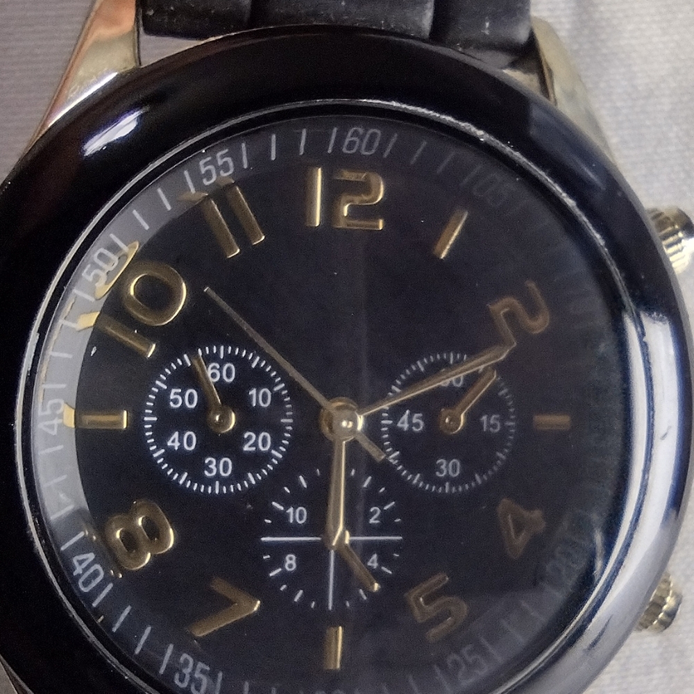 Watch - Picture 2 of 9